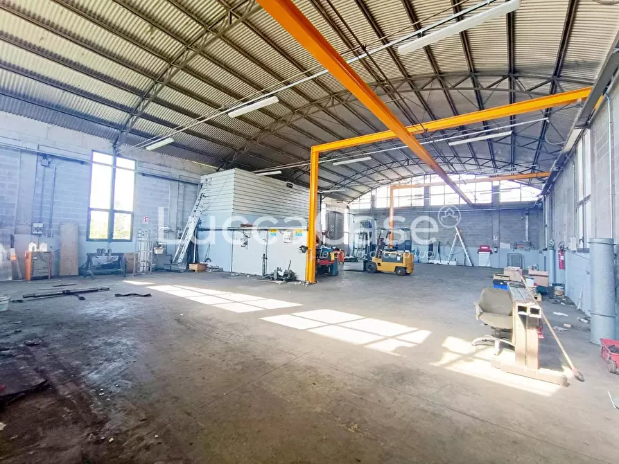 Immagine 4 di Attività artigianale in affitto  a Porcari