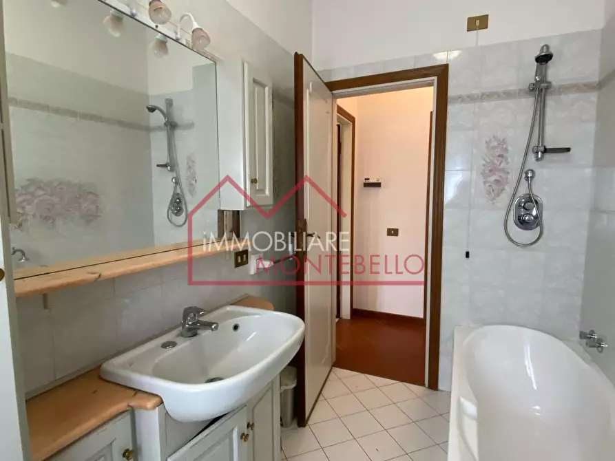 Immagine 22 di Casa bifamiliare in vendita  a Pietrasanta