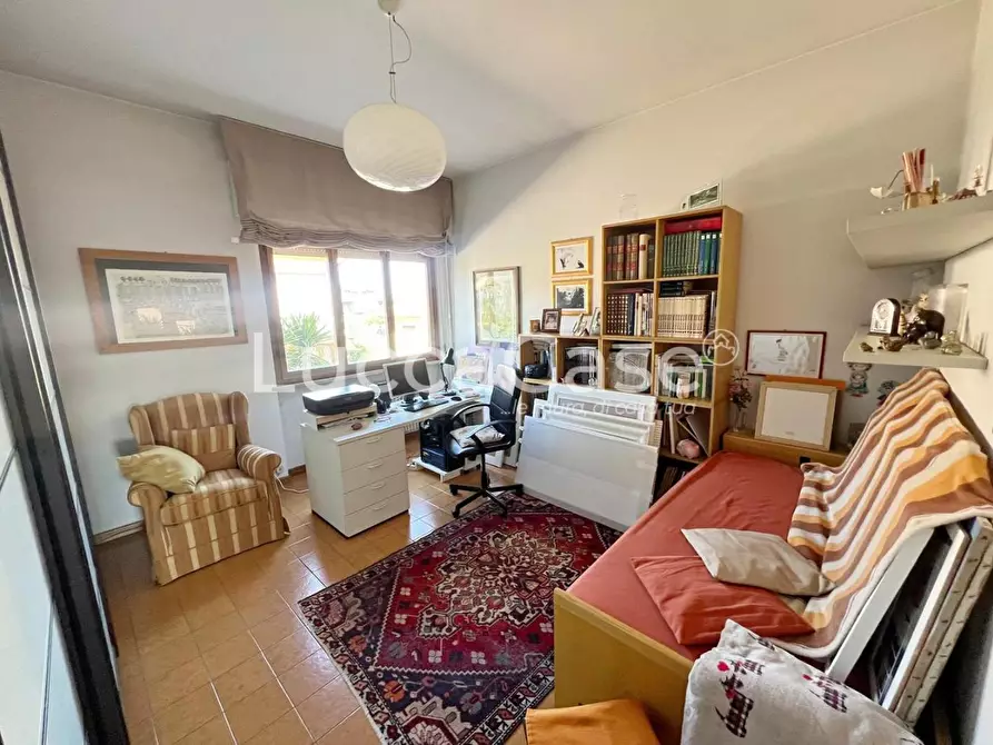 Immagine 14 di Appartamento in vendita  a Lucca