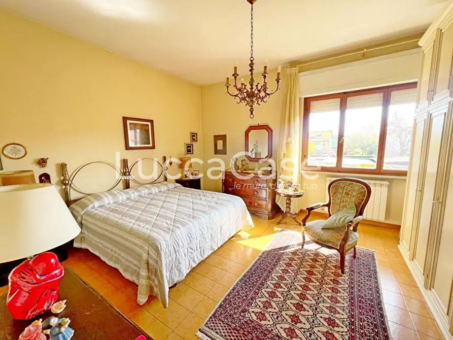 Immagine 9 di Appartamento in vendita  a Lucca