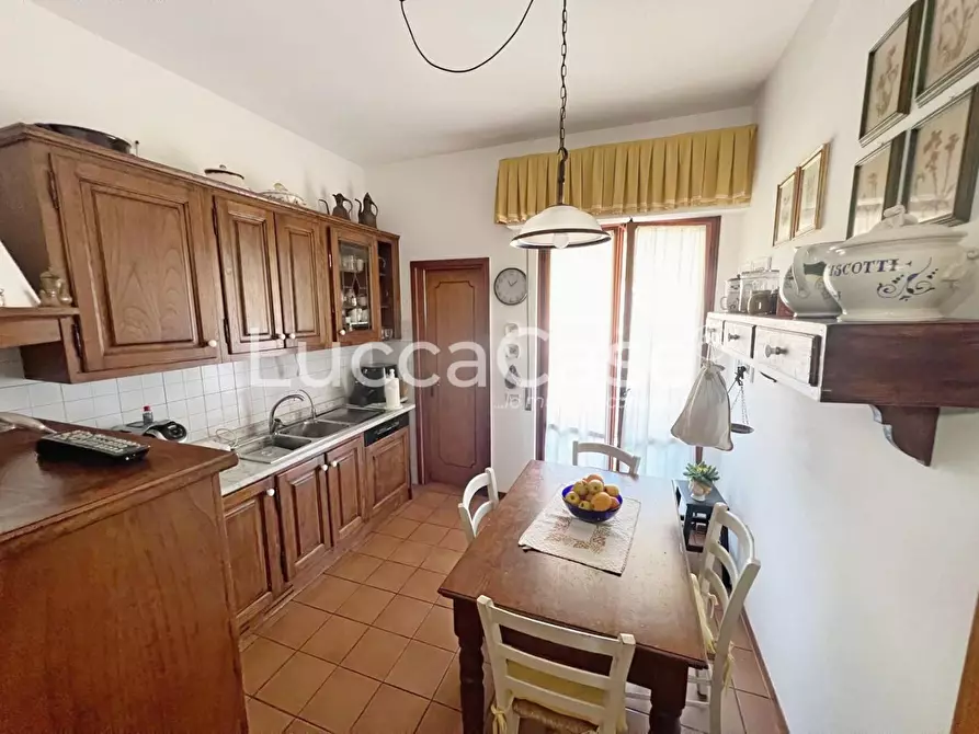 Immagine 6 di Appartamento in vendita  a Lucca