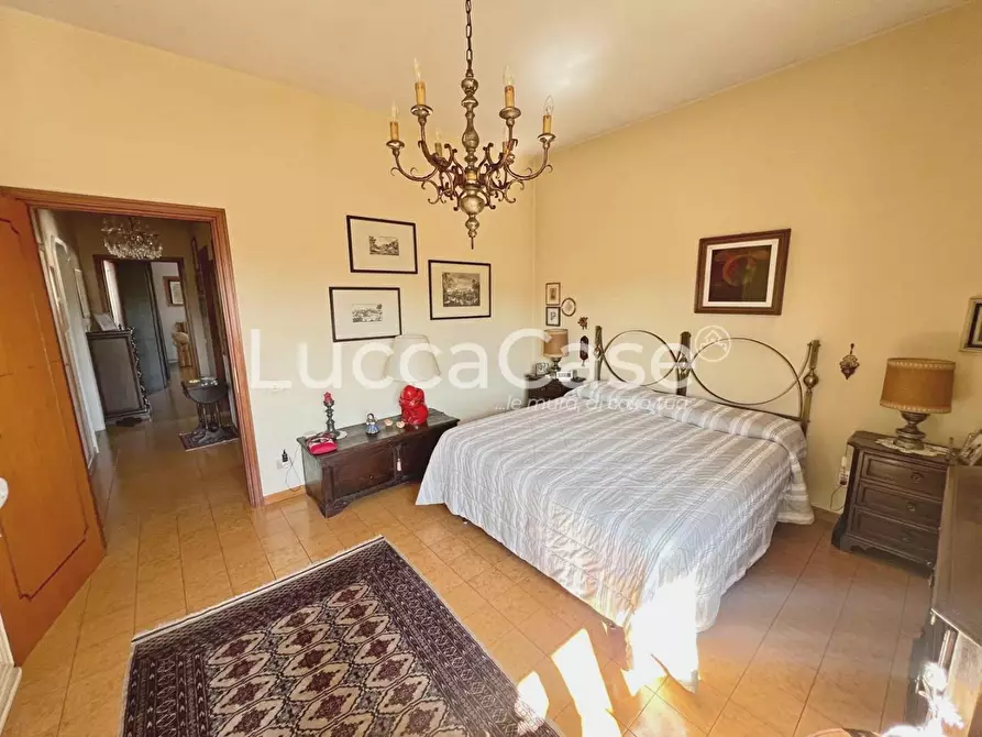 Immagine 10 di Appartamento in vendita  a Lucca