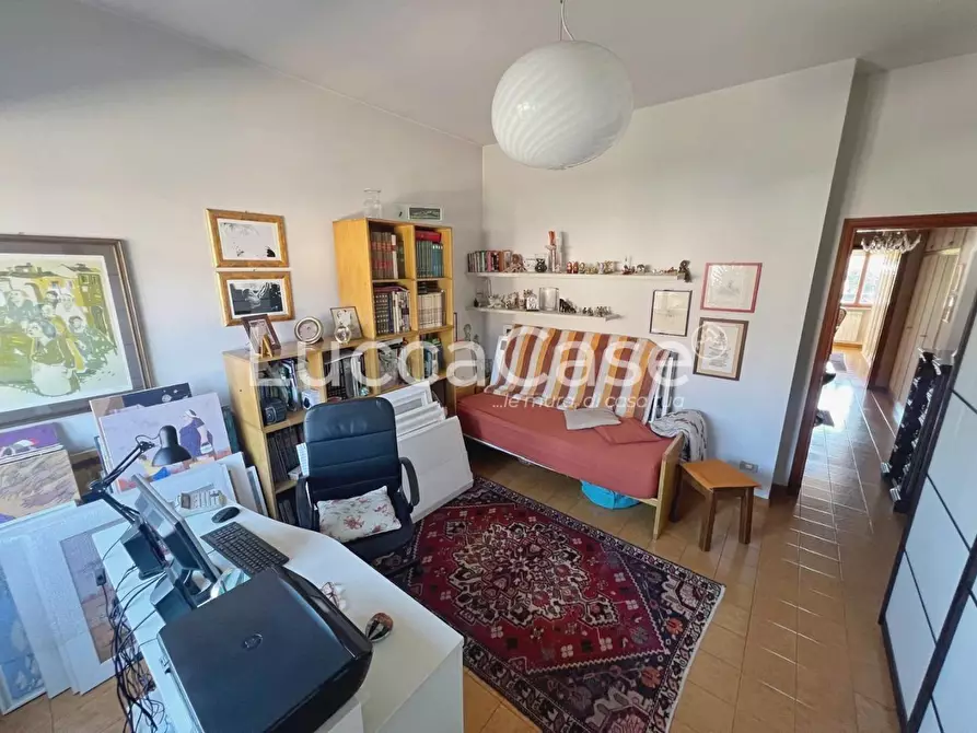 Immagine 13 di Appartamento in vendita  a Lucca