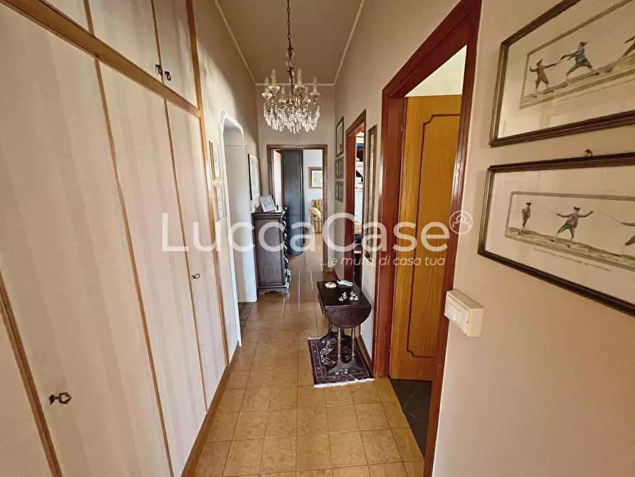 Immagine 8 di Appartamento in vendita  a Lucca