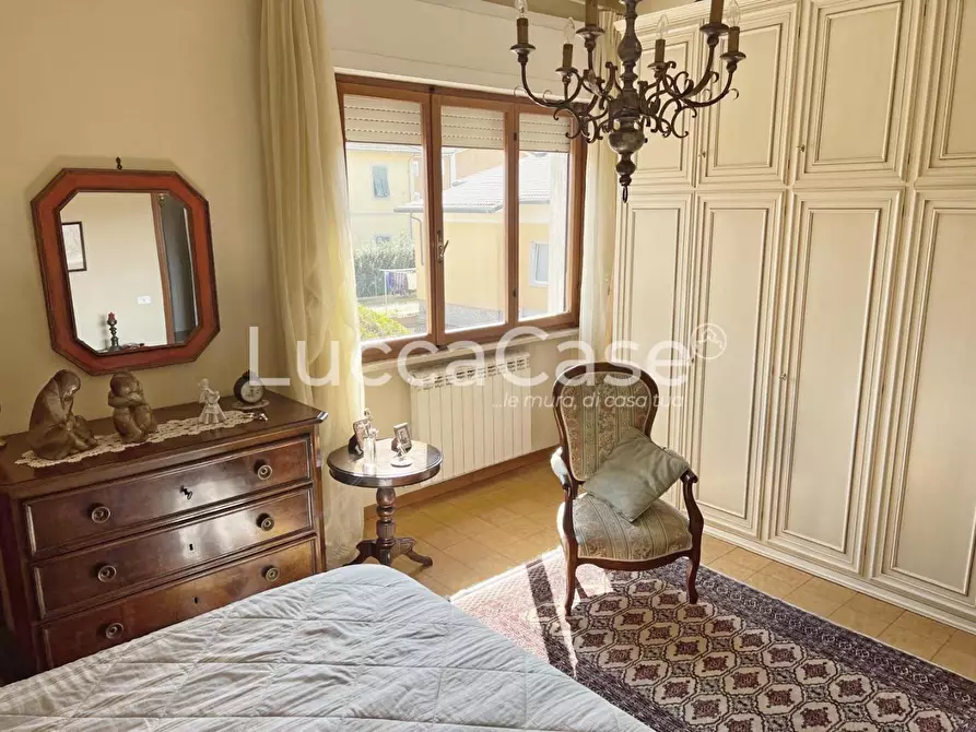 Immagine 11 di Appartamento in vendita  a Lucca