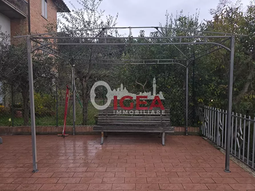 Immagine 4 di Appartamento in vendita  a Siena