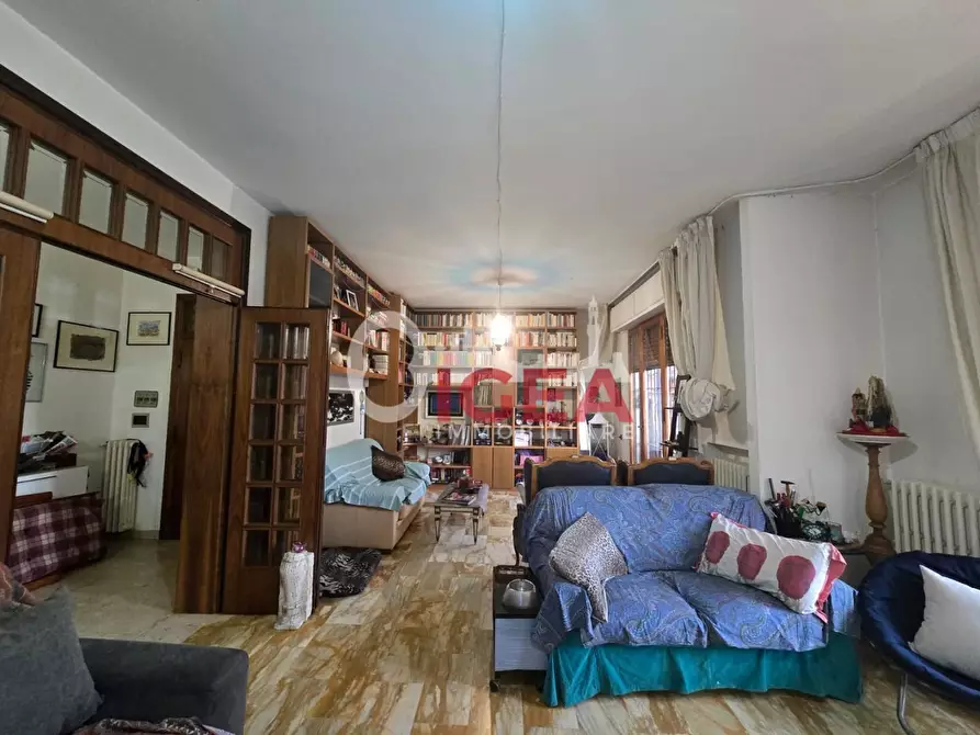 Immagine 13 di Appartamento in vendita  a Siena