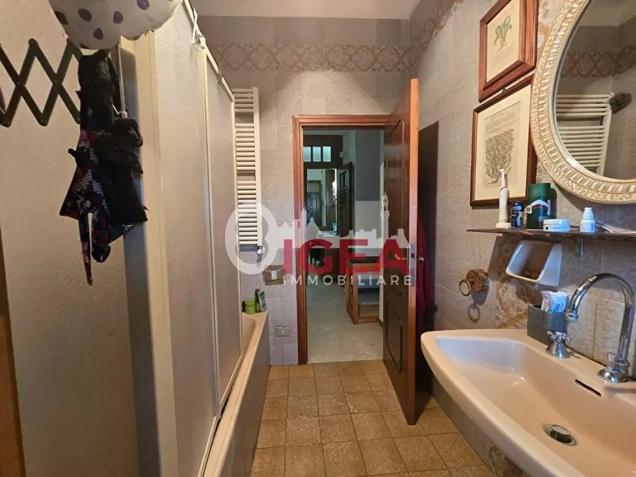 Immagine 50 di Appartamento in vendita  a Siena