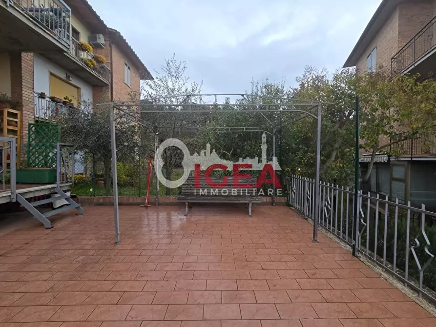 Immagine 2 di Appartamento in vendita  a Siena