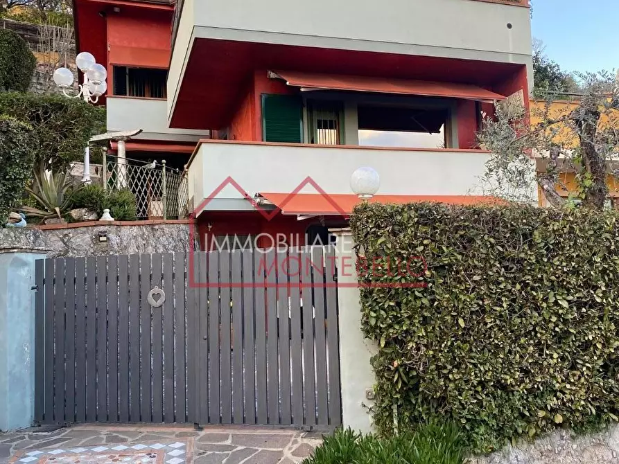 Immagine 1 di Casa bifamiliare in vendita  a Massarosa