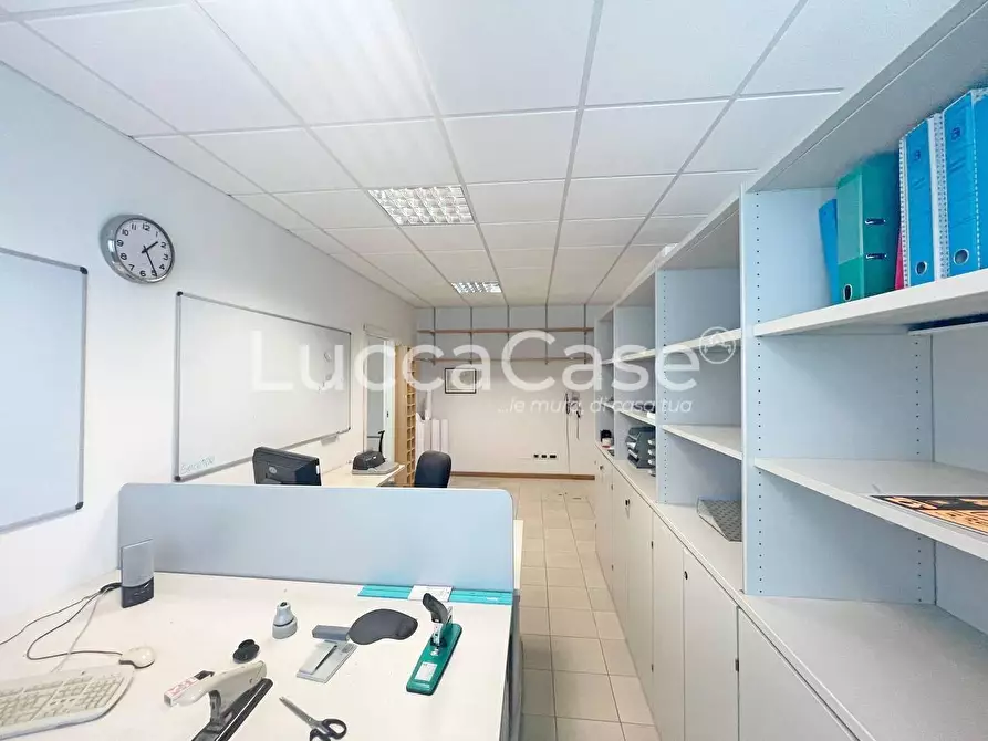 Immagine 9 di Ufficio in affitto  a Capannori