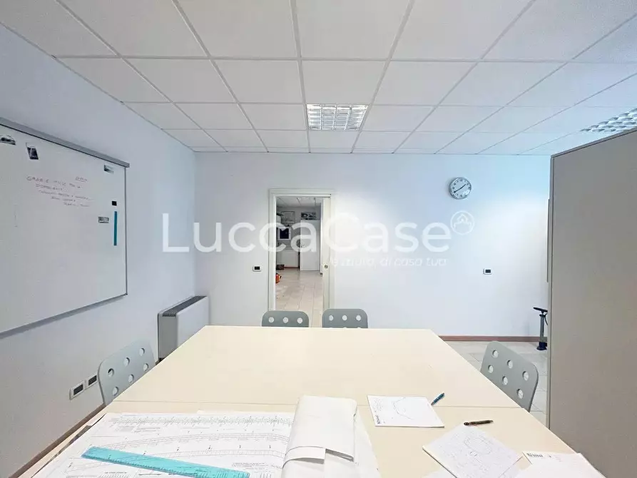 Immagine 7 di Ufficio in affitto  a Capannori