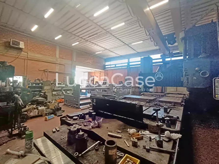 Immagine 4 di Attività artigianale in vendita  a Lucca