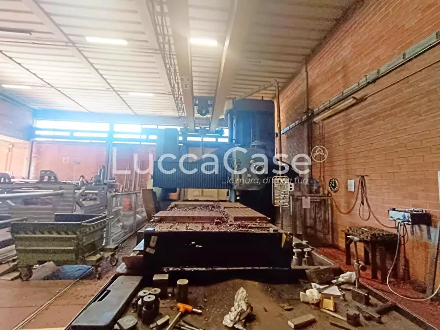 Immagine 3 di Attività artigianale in vendita  a Lucca