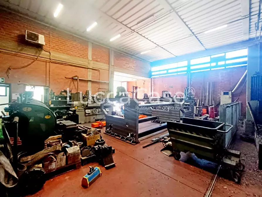 Immagine 2 di Attività artigianale in vendita  a Lucca