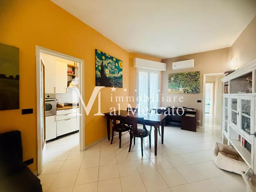 Immagine 19 di Appartamento in vendita  a Viareggio