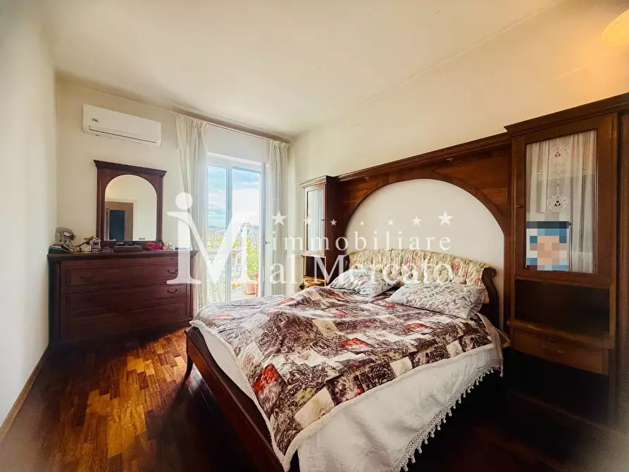 Immagine 1 di Appartamento in vendita  a Viareggio