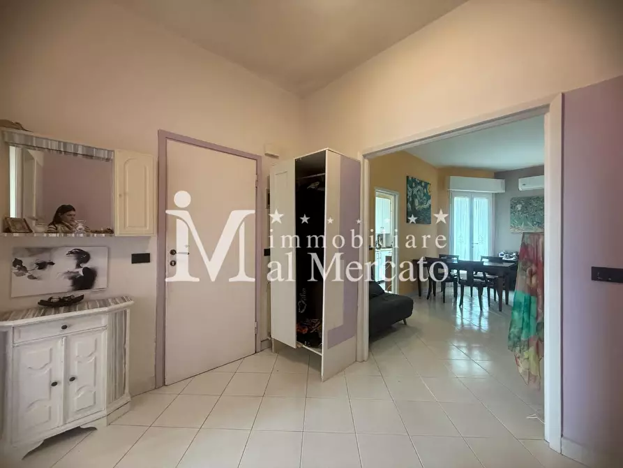 Immagine 18 di Appartamento in vendita  a Viareggio