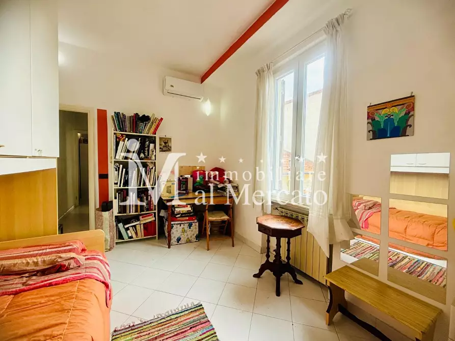 Immagine 13 di Appartamento in vendita  a Viareggio