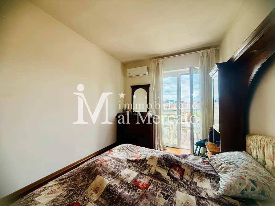 Immagine 2 di Appartamento in vendita  a Viareggio