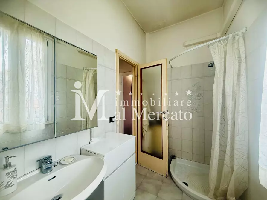 Immagine 10 di Appartamento in vendita  a Viareggio