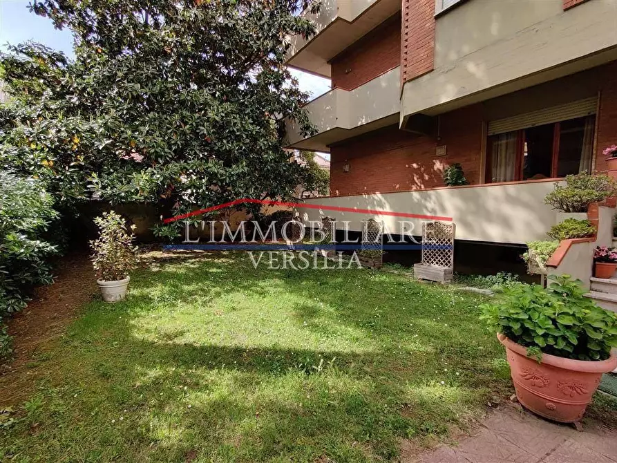 Immagine 1 di Appartamento in vendita  a Massa