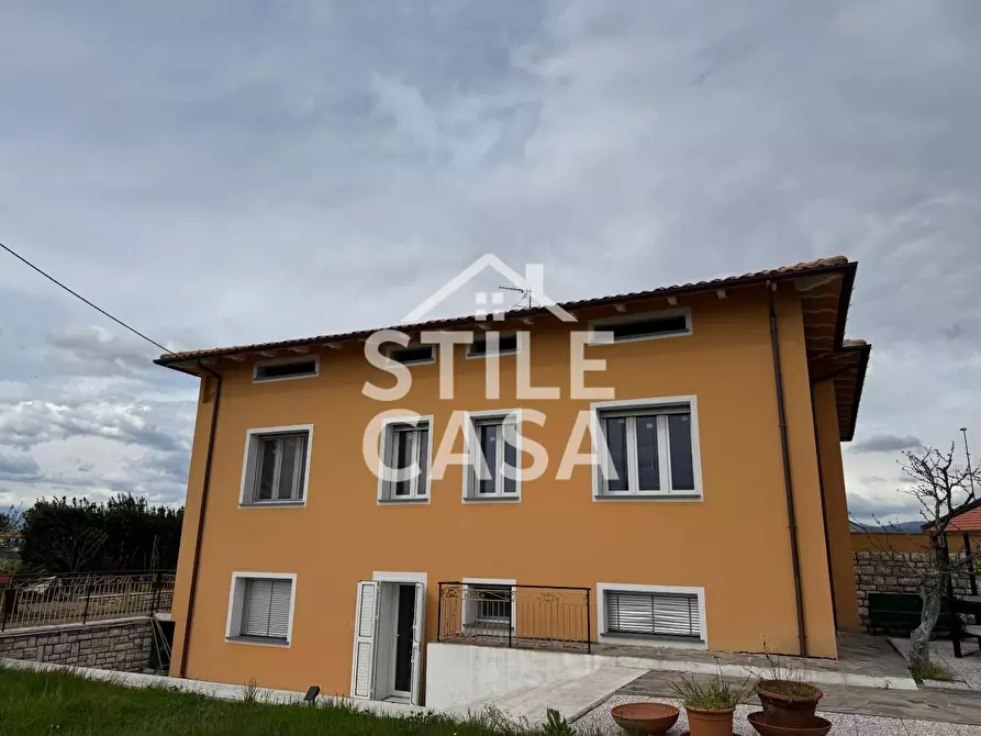 Immagine 1 di Villa in vendita  a Altopascio