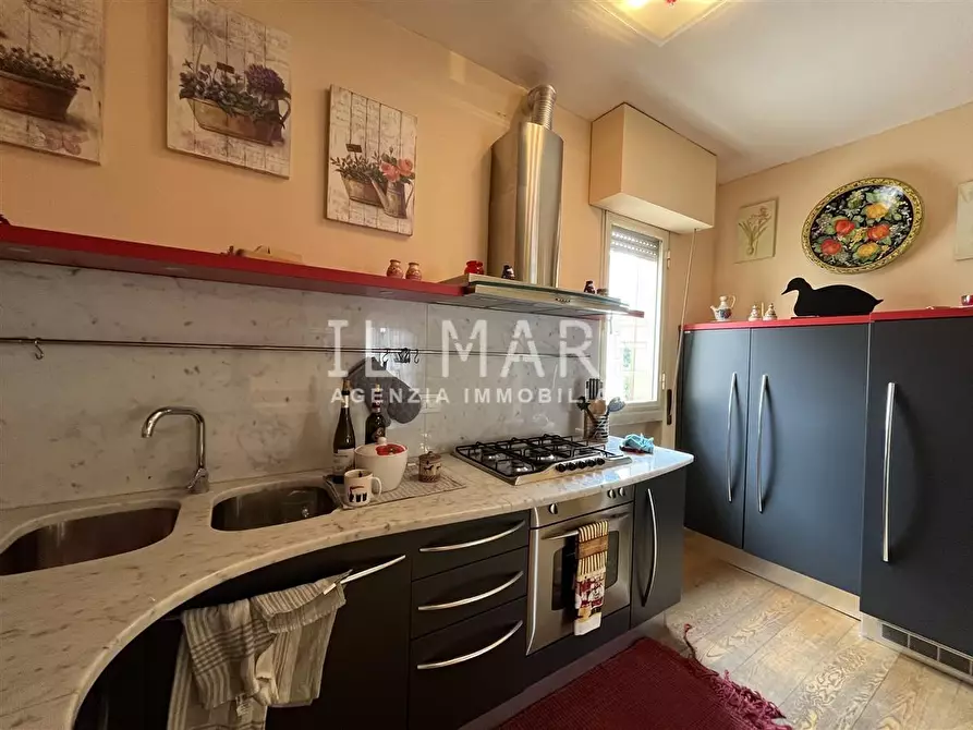 Immagine 7 di Appartamento in vendita  a Massa