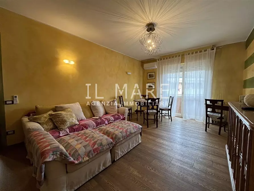 Immagine 3 di Appartamento in vendita  a Massa