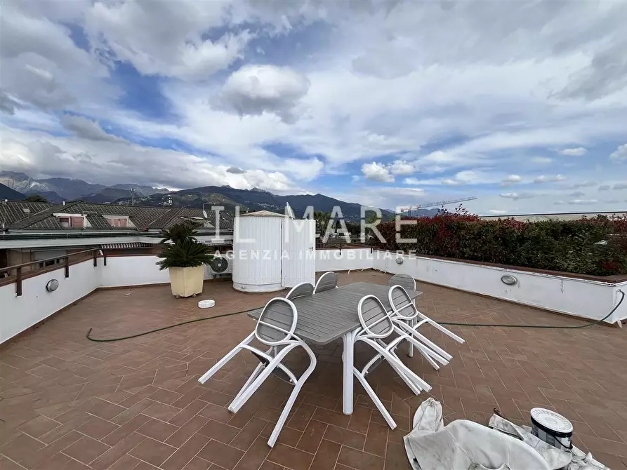 Immagine 2 di Appartamento in vendita  a Massa