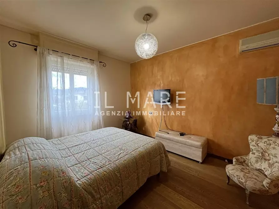 Immagine 11 di Appartamento in vendita  a Massa