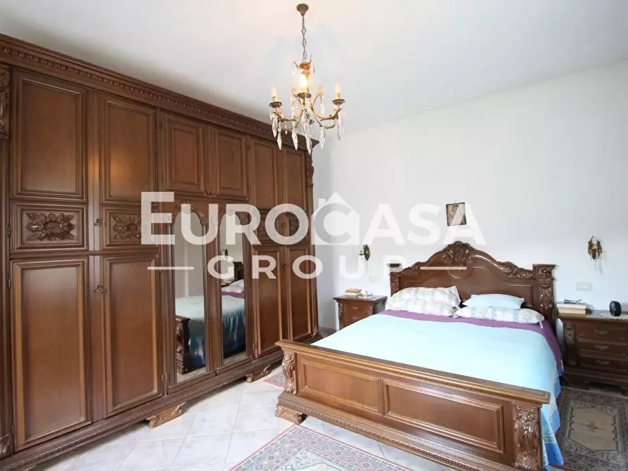 Immagine 22 di Villa in vendita  a Lucca