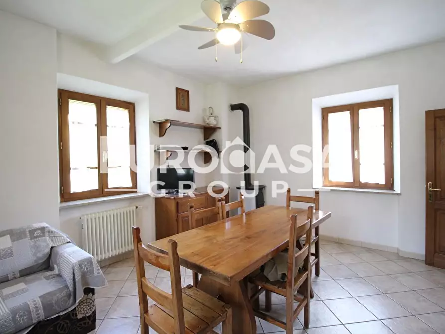 Immagine 11 di Villa in vendita  a Lucca