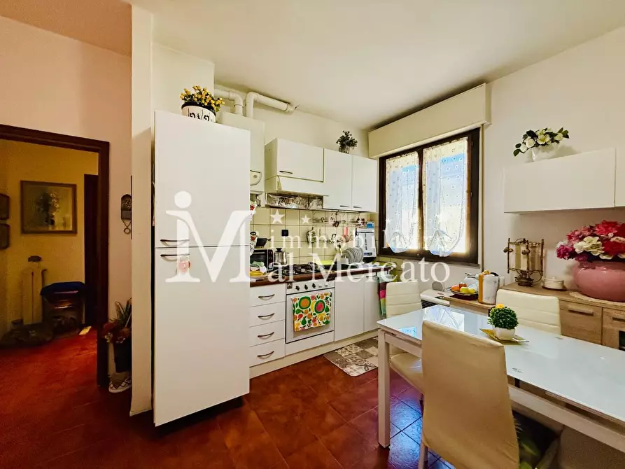 Immagine 5 di Appartamento in vendita  a Viareggio