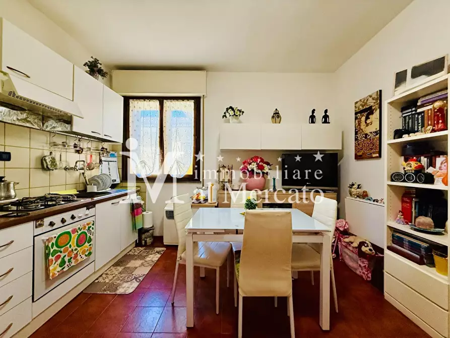 Immagine 7 di Appartamento in vendita  a Viareggio