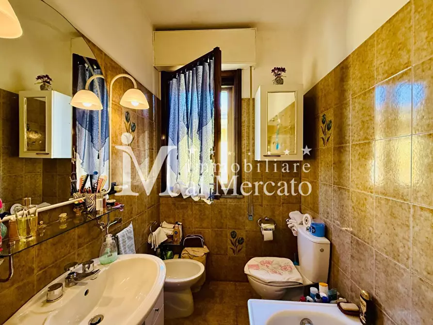 Immagine 10 di Appartamento in vendita  a Viareggio