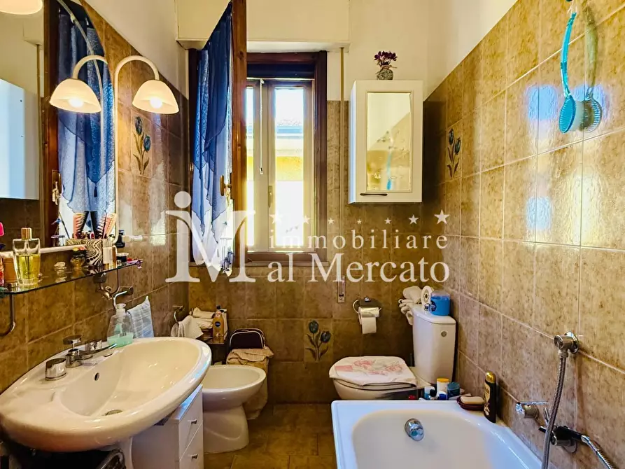 Immagine 13 di Appartamento in vendita  a Viareggio