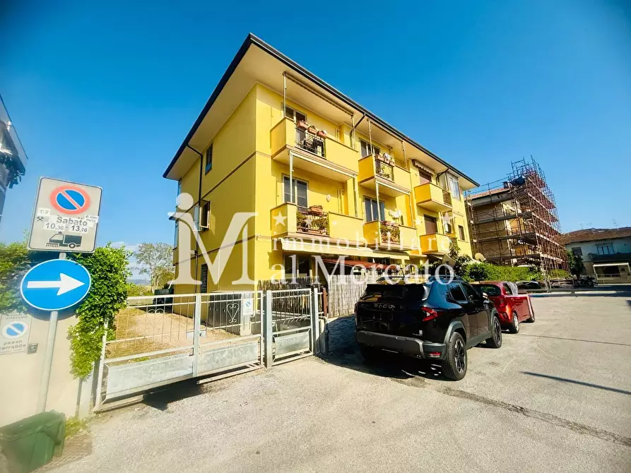 Immagine 1 di Appartamento in vendita  a Viareggio