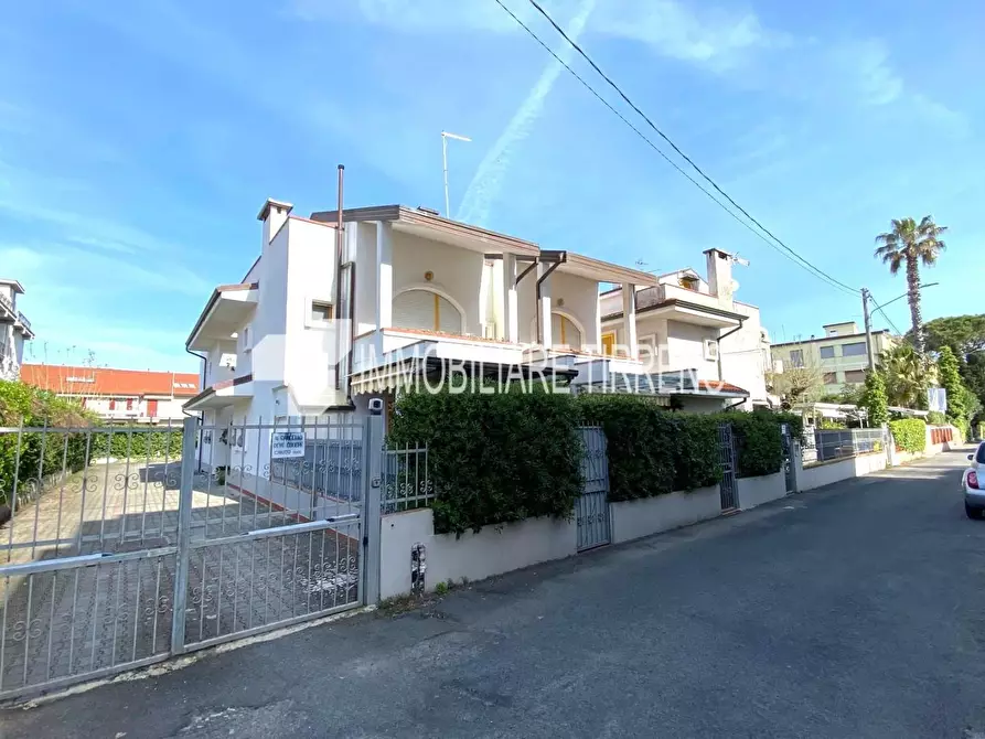 Immagine 17 di Villetta a schiera in vendita  a Massa