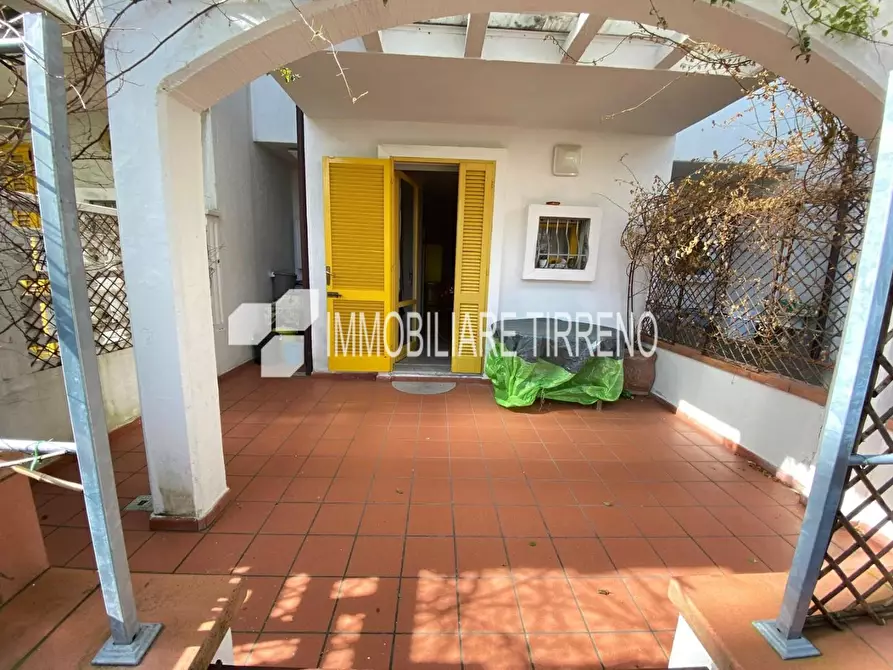 Immagine 2 di Villetta a schiera in vendita  a Massa