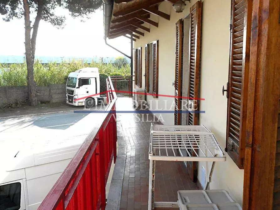 Immagine 3 di Appartamento in vendita  a Carrara