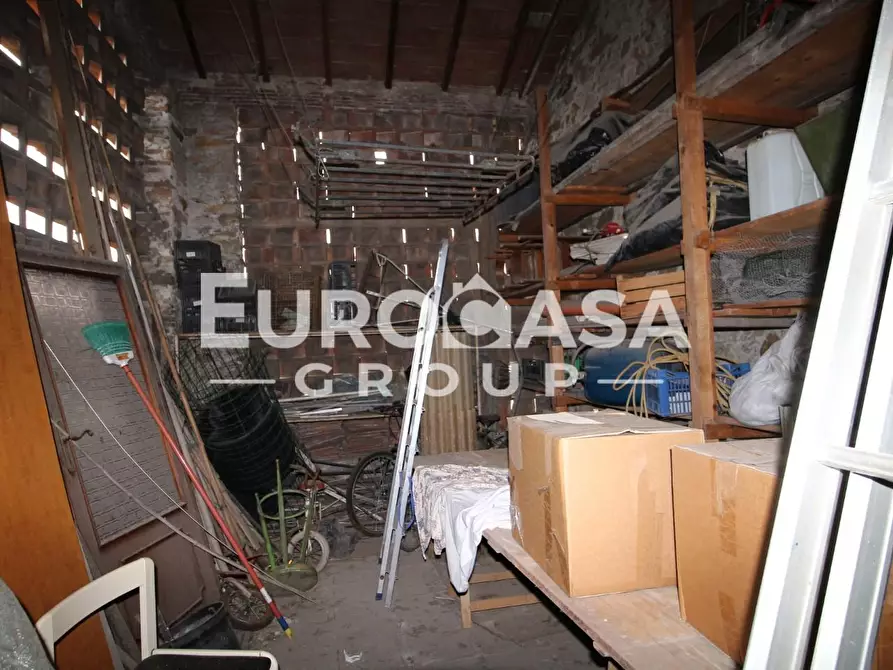 Immagine 4 di Deposito in vendita  a Lucca