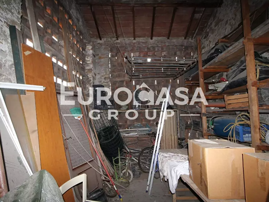 Immagine 8 di Deposito in vendita  a Lucca