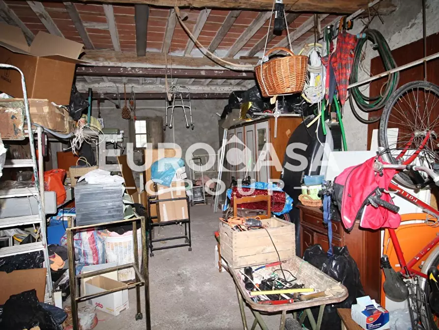 Immagine 9 di Deposito in vendita  a Lucca