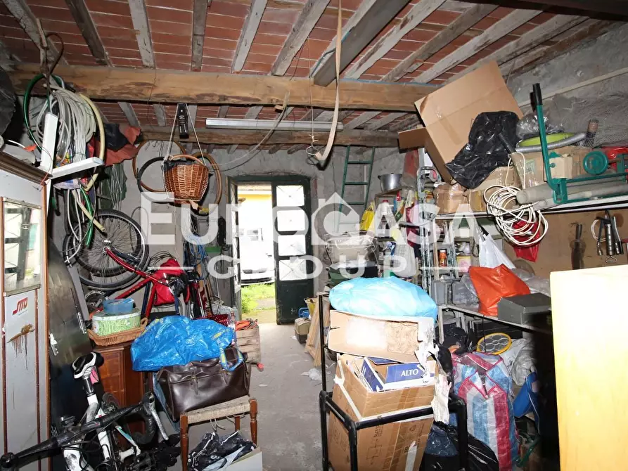 Immagine 10 di Deposito in vendita  a Lucca