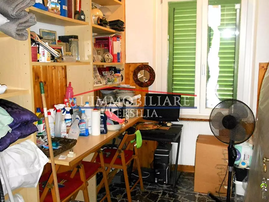 Immagine 53 di Villa in vendita  a Carrara