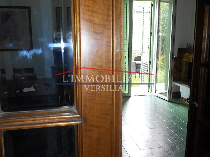 Immagine 54 di Villa in vendita  a Carrara