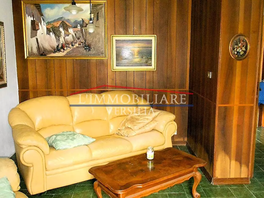 Immagine 25 di Villa in vendita  a Carrara