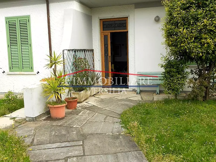 Immagine 14 di Villa in vendita  a Carrara