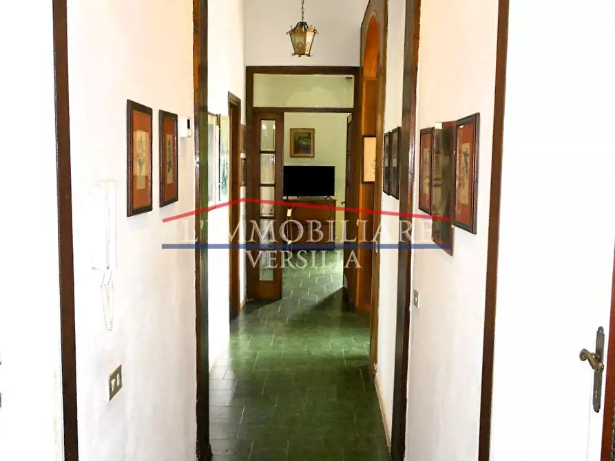 Immagine 50 di Villa in vendita  a Carrara